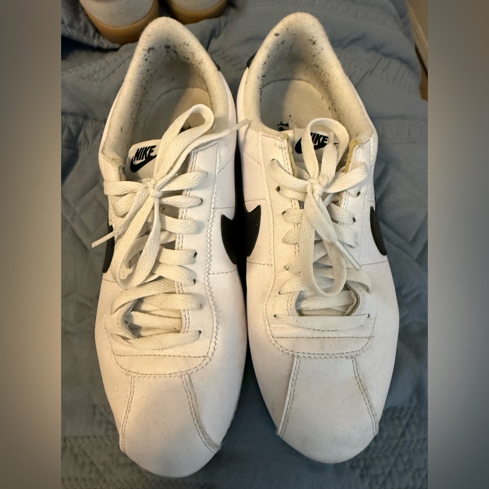 Nike Men's White and Black Sneakers